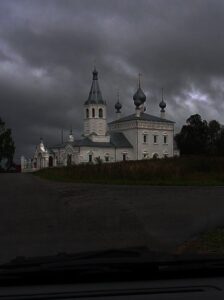 Ночная литургия в Годеново у Животворящего Креста из Москвы